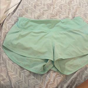 Lululemon Speed up shorts size 6 2.5”